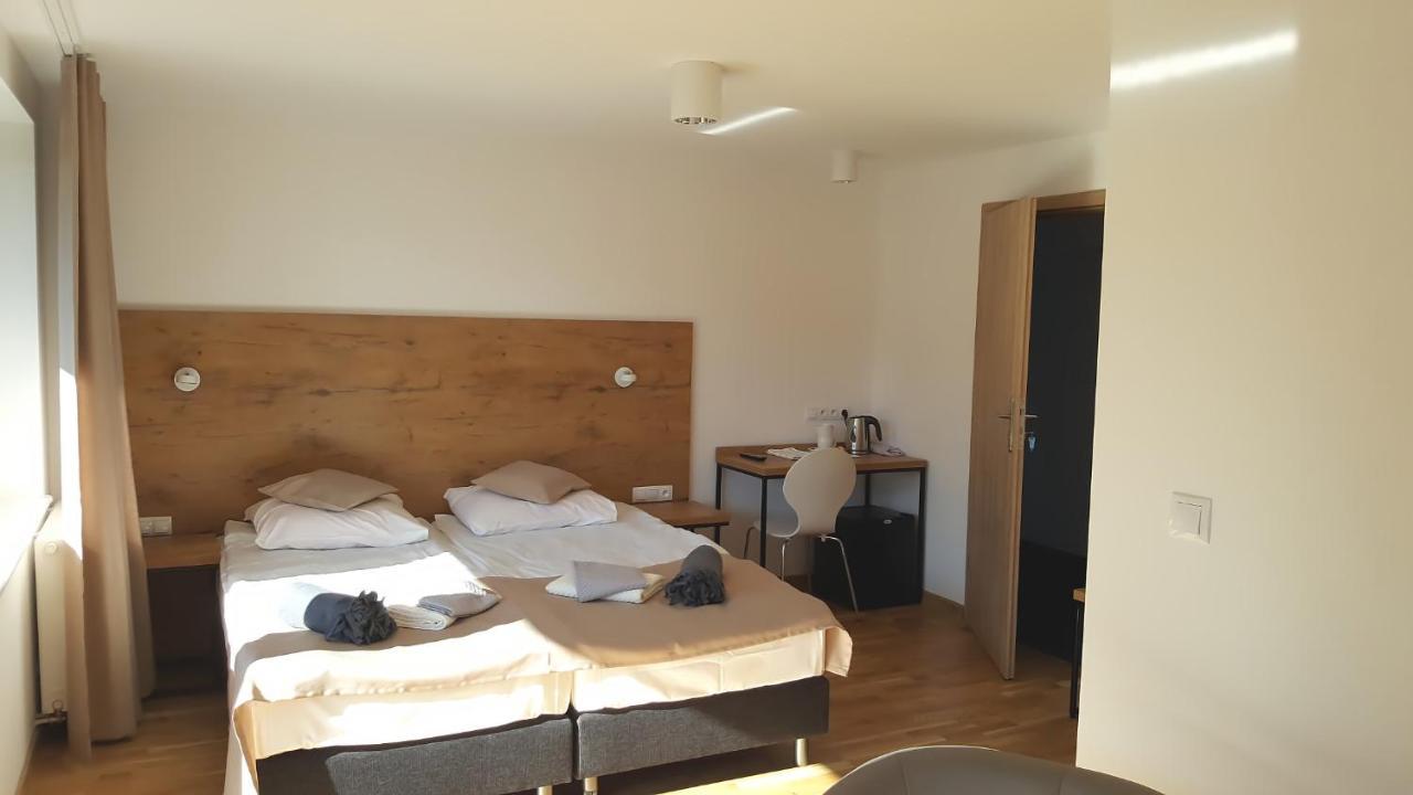 Wodnik Uslugi Hotelarskie, Apartamenty Рови Екстер'єр фото